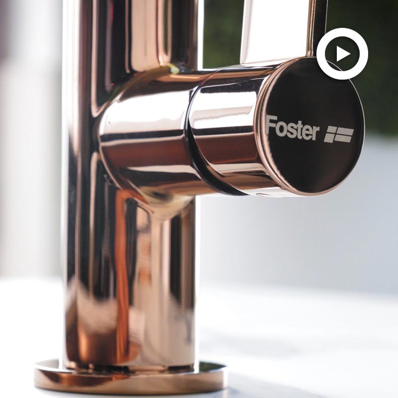 PVD材质的水槽、燃气灶和龙头。